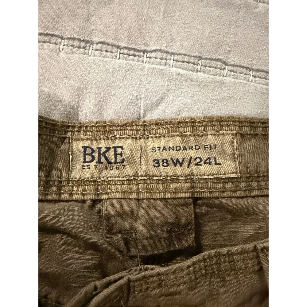 BKE Byron Mens Olive Green Cargo Shorts StandardFit Size 38 Cotton Ripstop B6771